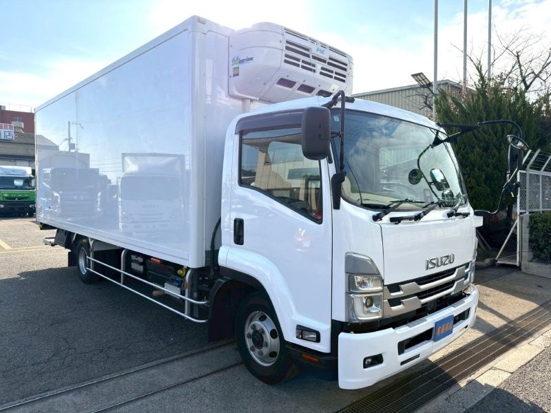 ４t　ワイド　格納ゲート付冷凍バン