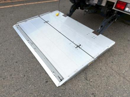 ４t　ワイド　格納ゲート付冷凍バン