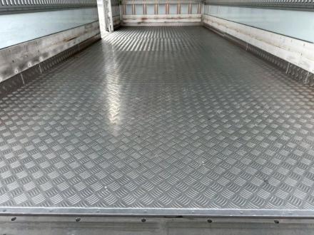 ４t　ワイド　格納ゲート付冷凍バン