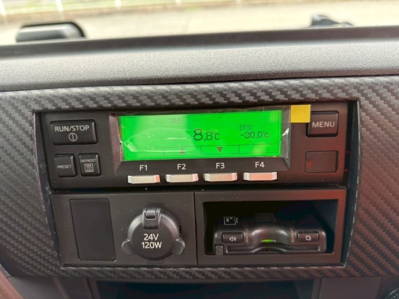 ４t　ワイド　格納ゲート付冷凍バン