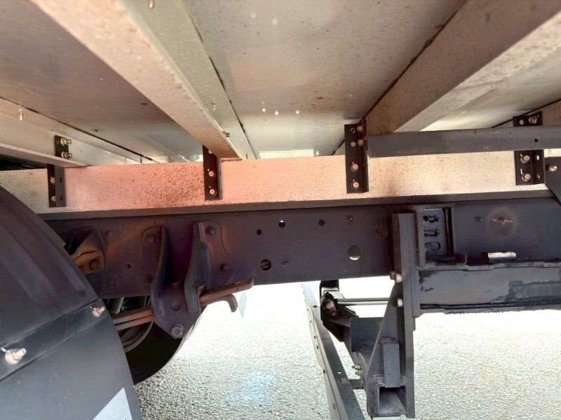 ４t　ワイド　格納ゲート付冷凍バン