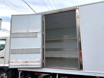 ４t　ワイド　格納ゲート付冷凍バン