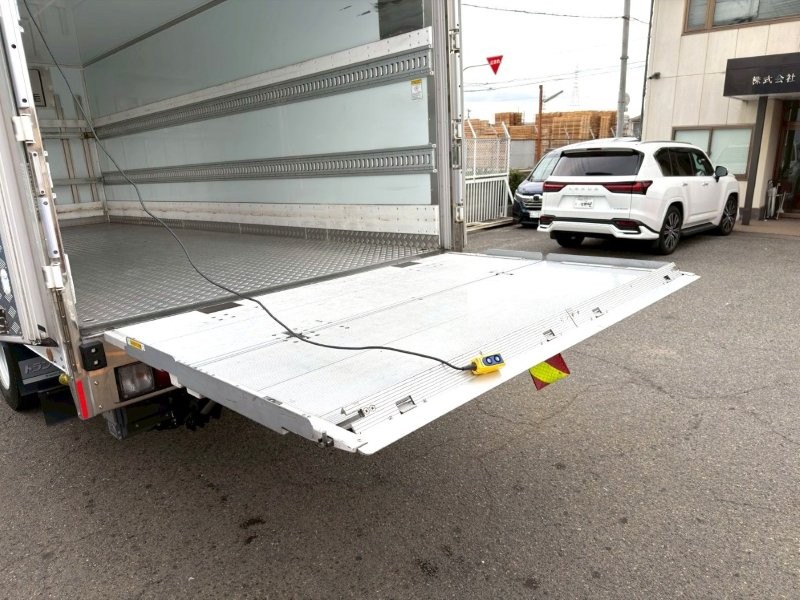 ４t　ワイド　格納ゲート付冷凍バン