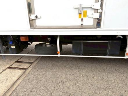 ４t　ワイド　格納ゲート付冷凍バン