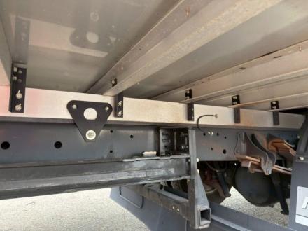 ４t　ワイド　格納ゲート付冷凍バン