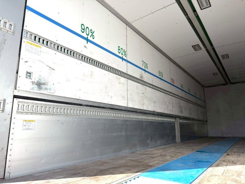 25t仕様　4軸低床　アルミウイング