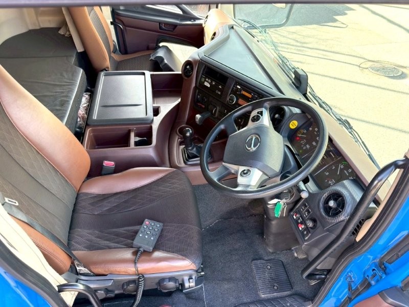 25t仕様　4軸低床　アルミウイング