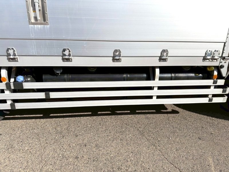 25t仕様　4軸低床　アルミウイング