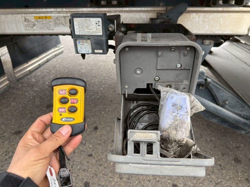 増々トン　ワイド　格納ゲート付　冷凍バン