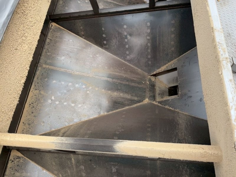 22t仕様　バラ麦運搬車