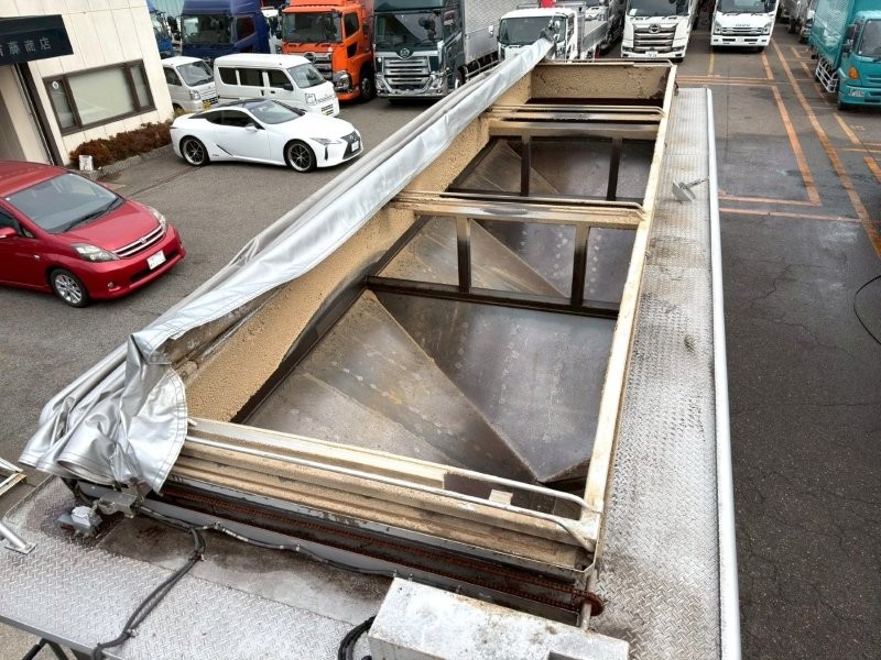 22t仕様　バラ麦運搬車