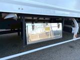 ４t　ワイド　格納ゲート付冷凍バン