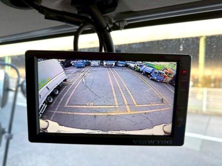 ４t　ワイド　格納ゲート付冷凍バン