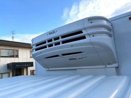 ４t　ワイド　格納ゲート付冷凍バン