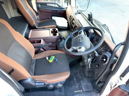 ４t　ワイド　格納ゲート付冷凍バン