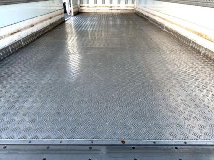 ４t　ワイド　格納ゲート付冷凍バン