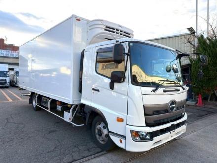 ４t　ワイド　格納ゲート付冷凍バン
