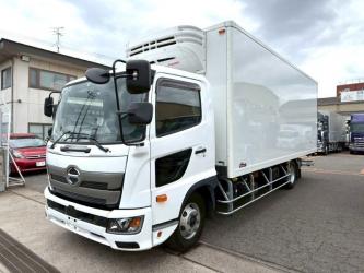 ４t　ワイド　格納ゲート付冷凍バン