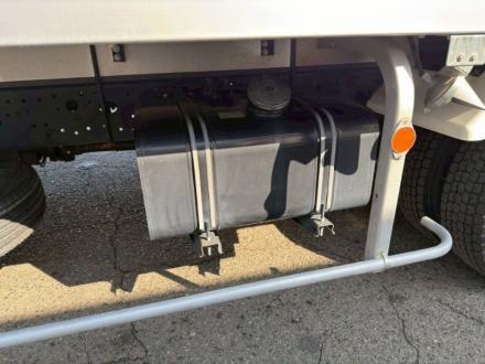 ４t　ワイド　格納ゲート付冷凍バン