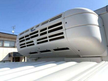 ４t　ワイド　格納ゲート付冷凍バン