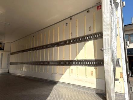 ４t　ワイド　格納ゲート付冷凍バン