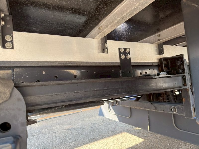 ４t　ワイド　格納ゲート付冷凍バン