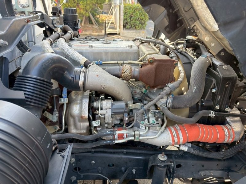 ４t　ワイド　格納ゲート付冷凍バン