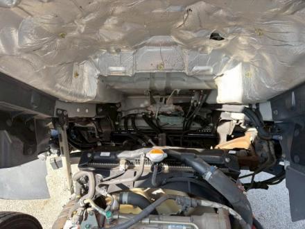 ４t　ワイド　格納ゲート付冷凍バン