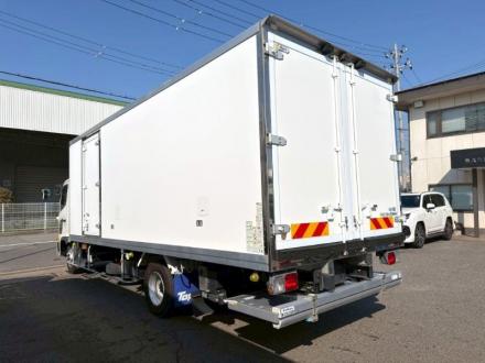 ４t　ワイド　格納ゲート付冷凍バン