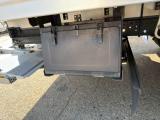 ４t　ワイド　格納ゲート付冷凍バン