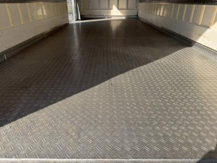 ４t　ワイド　格納ゲート付冷凍バン