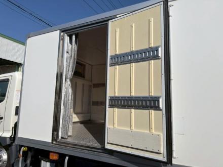 ４t　ワイド　格納ゲート付冷凍バン