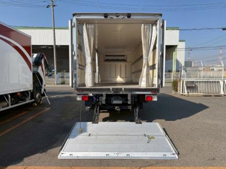 ４t　ワイド　格納ゲート付冷凍バン