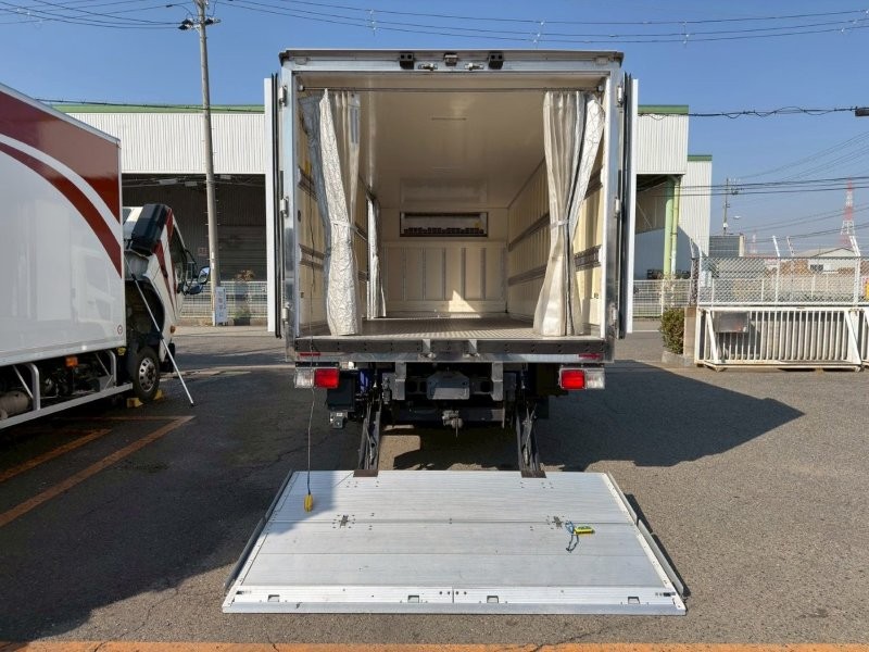 ４t　ワイド　格納ゲート付冷凍バン