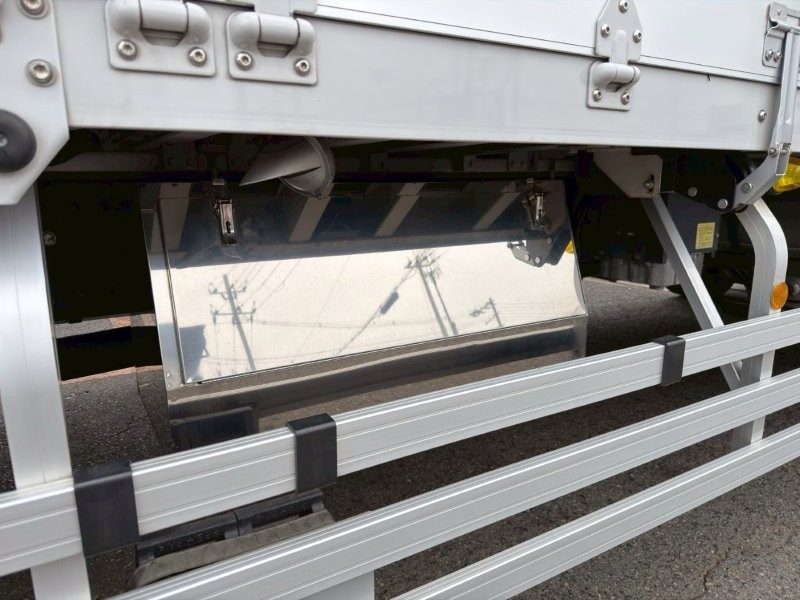 25t仕様　３軸高床　アルミウイング