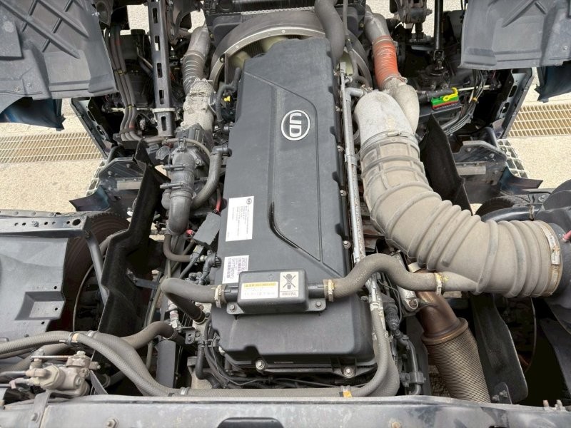 25t仕様　３軸高床　アルミウイング