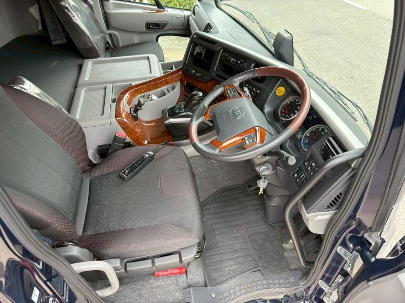 25t仕様　３軸高床　アルミウイング