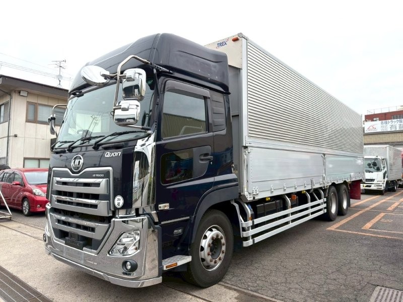 25t仕様　３軸高床　アルミウイング