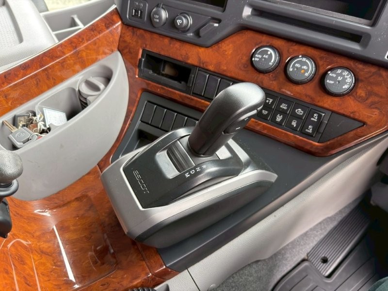 25t仕様　３軸高床　アルミウイング