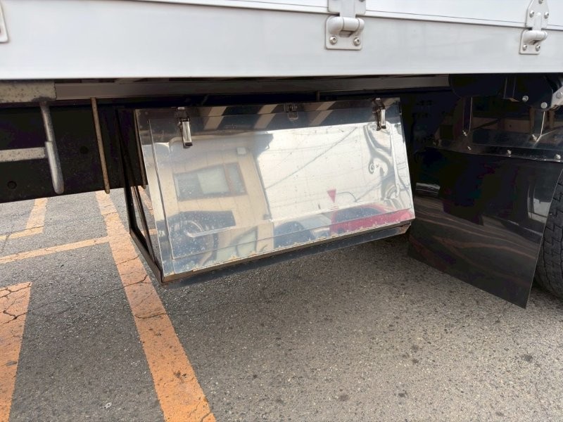 25t仕様　３軸高床　アルミウイング