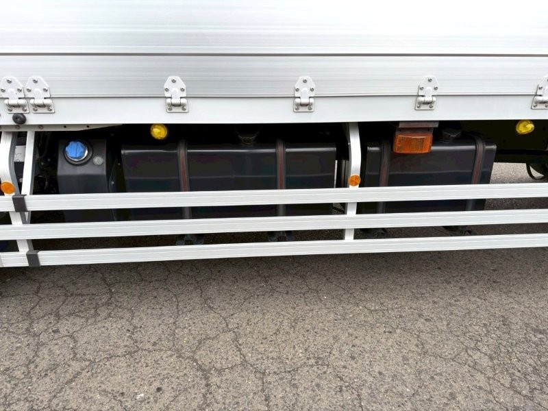 25t仕様　３軸高床　アルミウイング