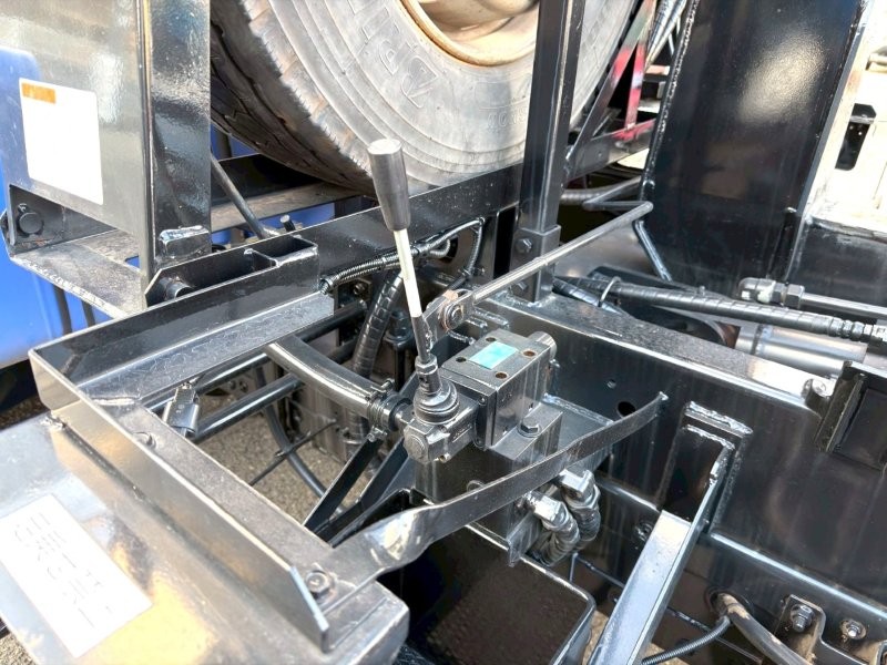 増々トン　クレーン付アームロール