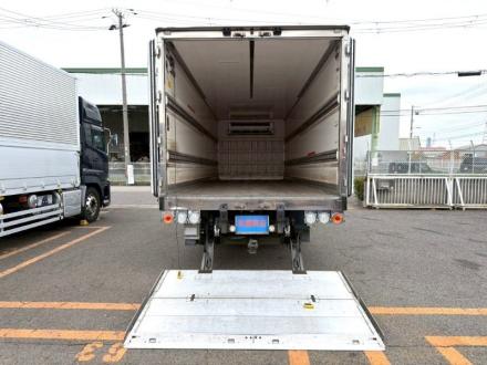 増々トン　ワイド　格納ゲート付冷凍バン