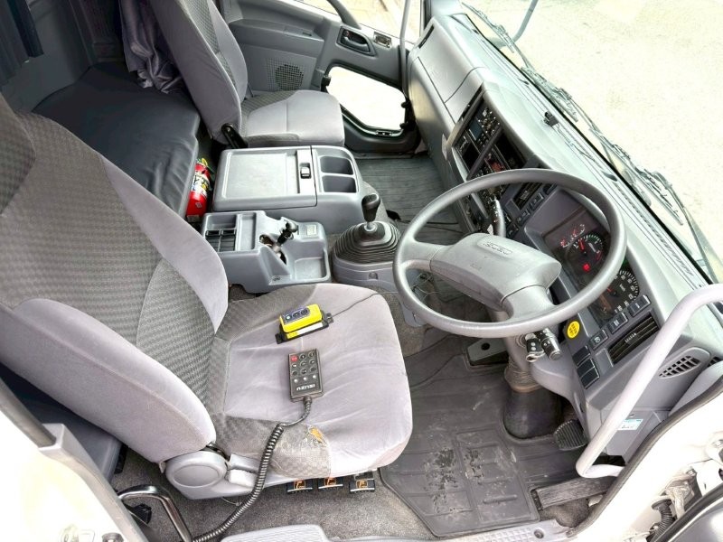 増々トン　ワイド　格納ゲート付冷凍バン