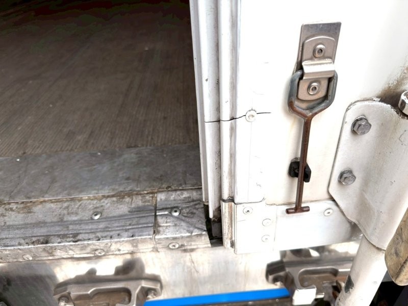 増々トン　ワイド　格納ゲート付冷凍バン