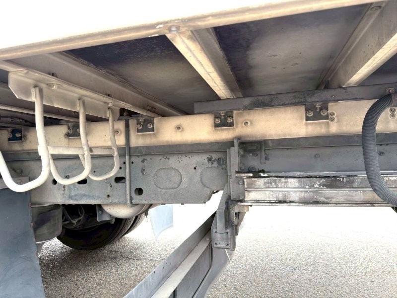 増々トン　ワイド　格納ゲート付冷凍バン