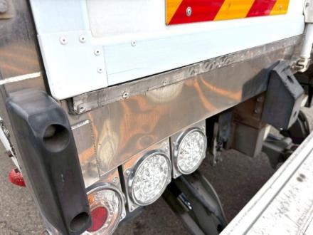 増々トン　ワイド　格納ゲート付冷凍バン