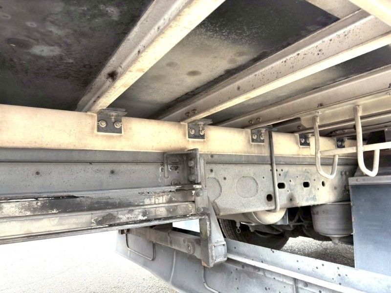 増々トン　ワイド　格納ゲート付冷凍バン