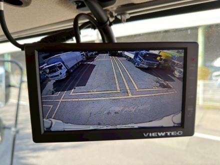 ４t　ワイド　格納ゲート付冷凍バン