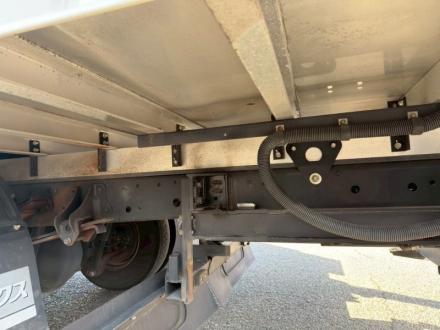 ４t　ワイド　格納ゲート付冷凍バン